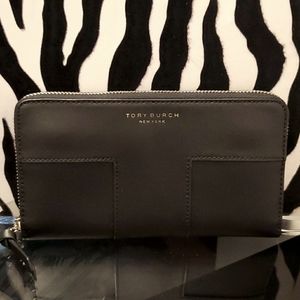 Beautiful authentic Tory Burch wallet